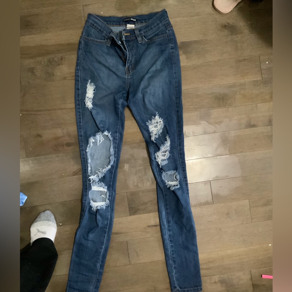 ripped skinny jeans